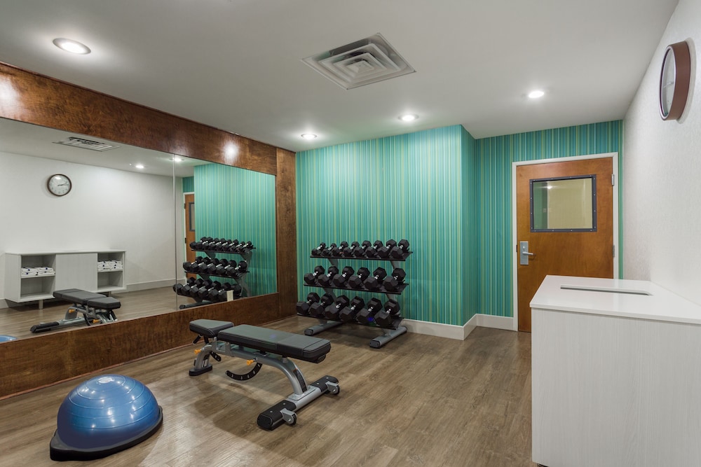 Holiday Inn Express and Suites Petersburg Fort Lee by IHG - photo 29
