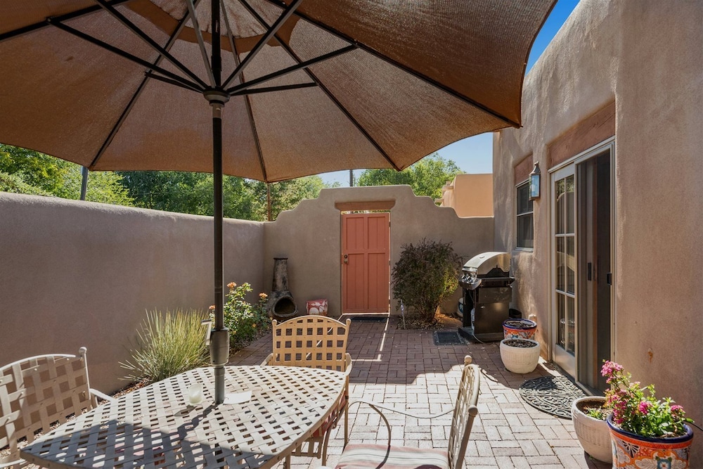 Kiva Stunning & Lovely With Kiva Fireplace Walk to the Plaza and the Railyard - photo 17