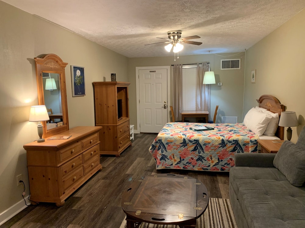 Woodbridge Inn & Tavern - photo 35
