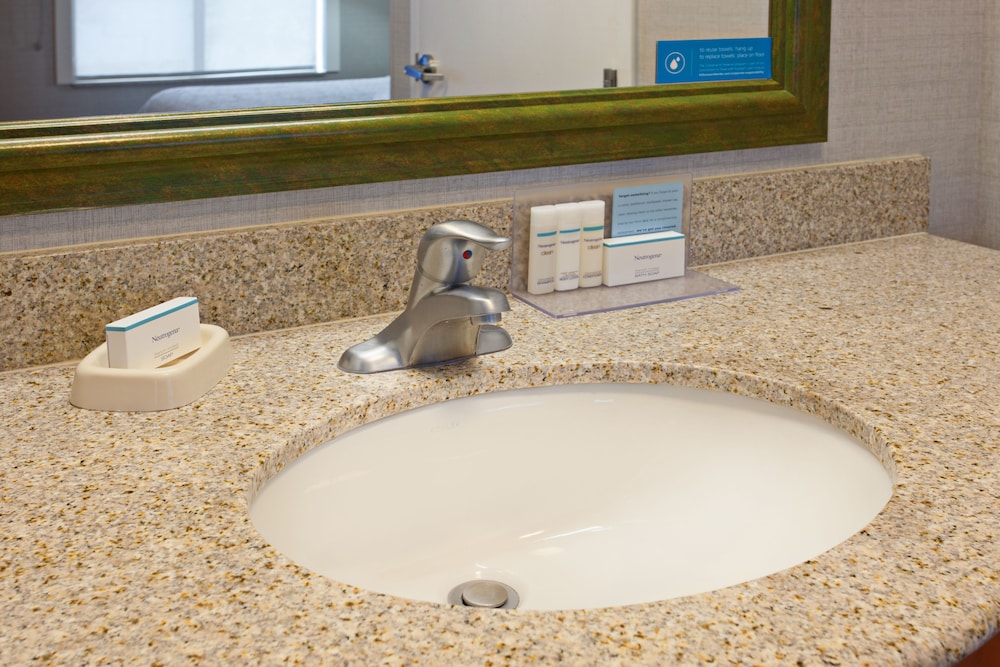 Hampton Inn & Suites Clovis Airport North - photo 11