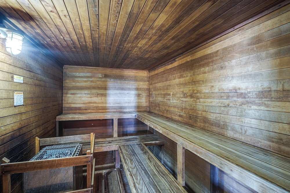 Lakefront Condo w Resort Amenities in Osage Beach - photo 24