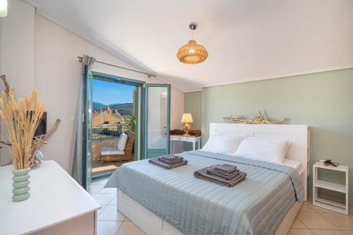 The Square Suites 2nd floor apartment — 4-Star Luxury Hotel in Argostolion, Greece