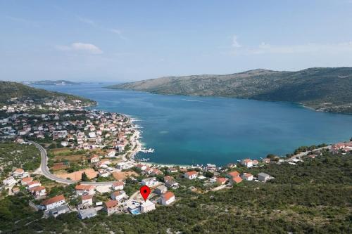 Family friendly apartments with swimming pool Poljica Trogir 21592 — 4-Star Luxury Hotel in Marina, Croatia