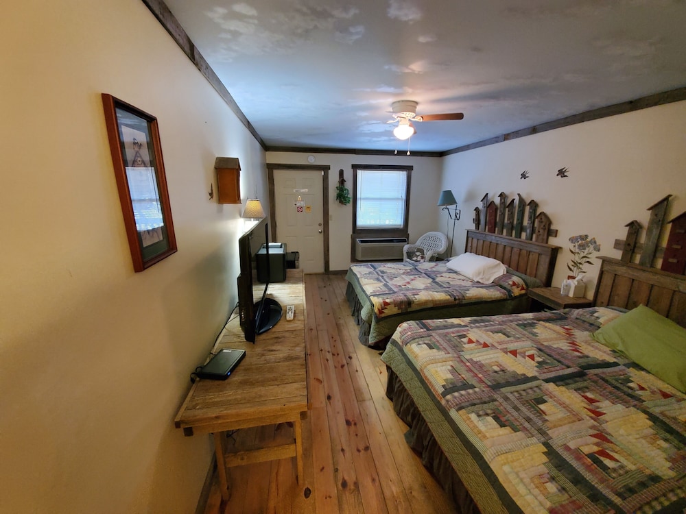 Jamesport Inn - photo 6