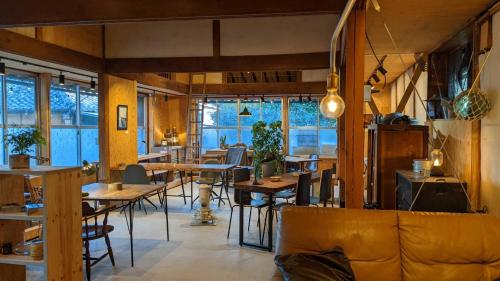 コワーキングスペース Kuzume Base ゲストハウス Tomaruku — hotel in Konan