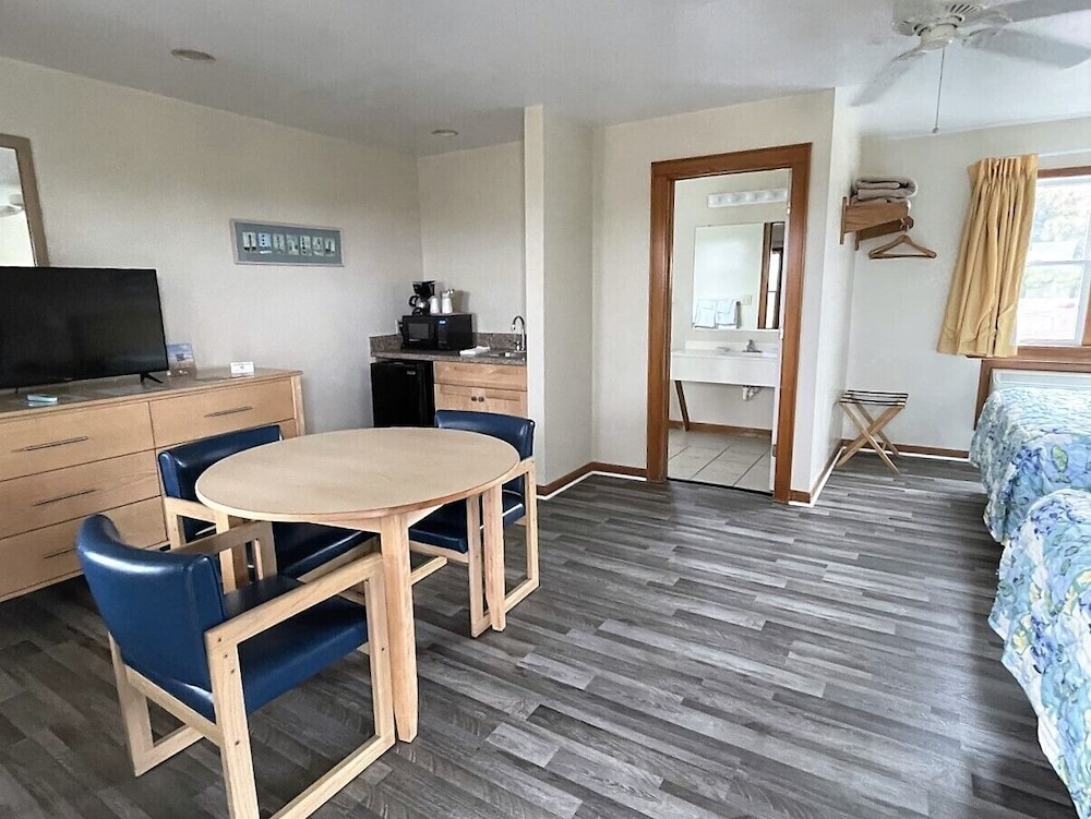 Pony Island Inn - photo 41