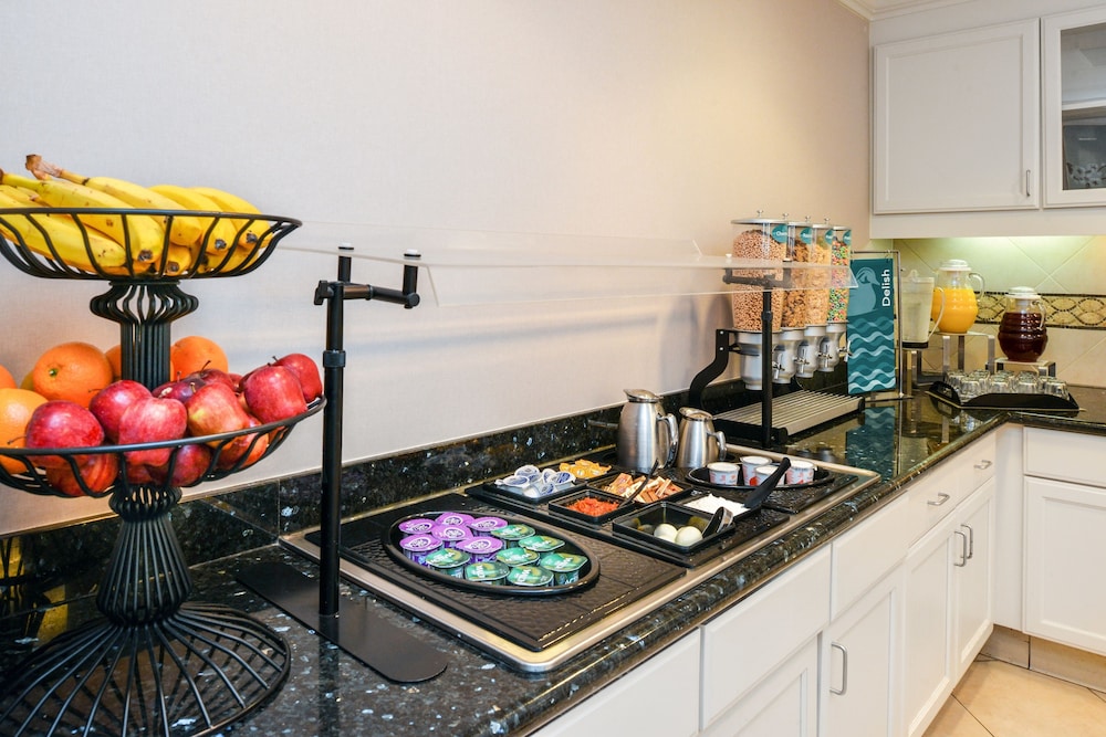 Homewood Suites by Hilton Fresno - photo 40