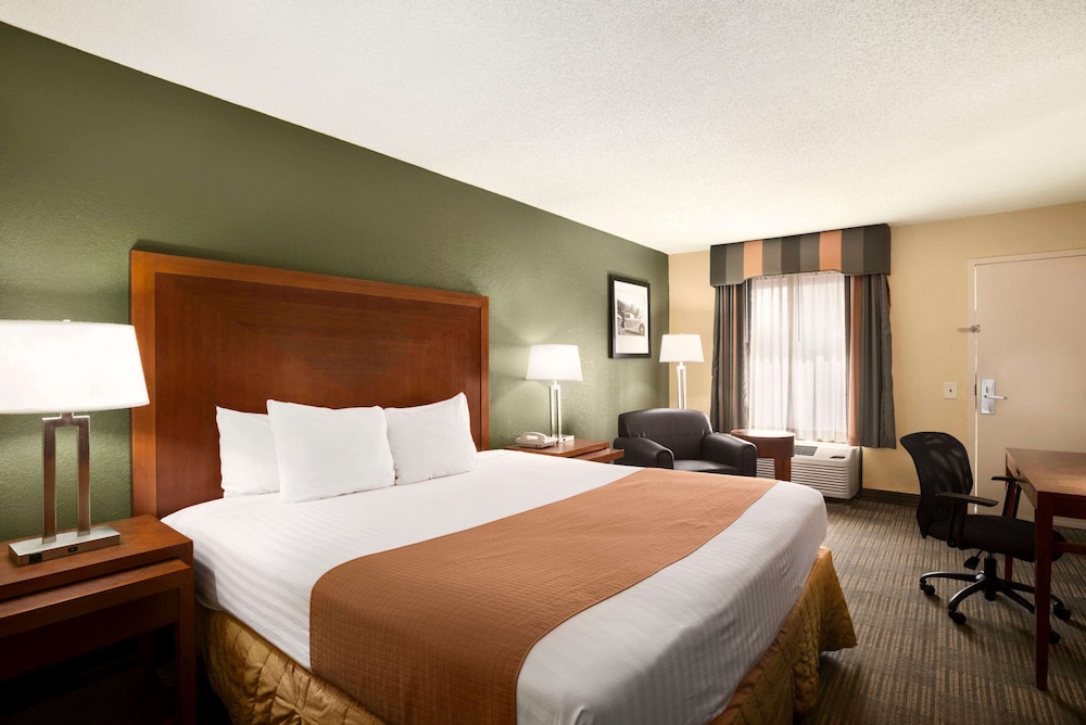 Days Inn by Wyndham Jacksonville Airport - photo 13