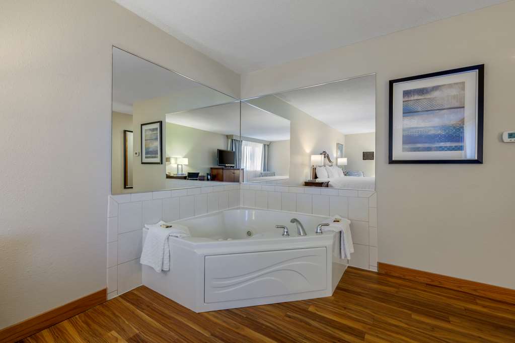 Best Western Plus Dubuque Hotel & Conference Center - photo 26