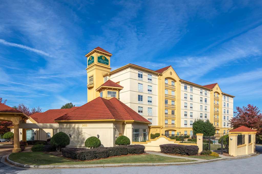 La Quinta Inn & Suites by Wyndham Atlanta Ballpark Galleria - featured photo