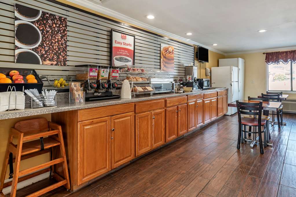 Econo Lodge Oxford near Choccolocco Park - photo 27