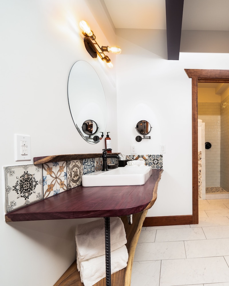 The Horton Hotel and Rooftop Lounge - photo 46