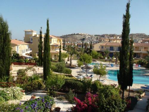 Regina Gardens spacious 3 bed ground floor unit with large patio — 4-Star Luxury Hotel in Paphos, Cyprus
