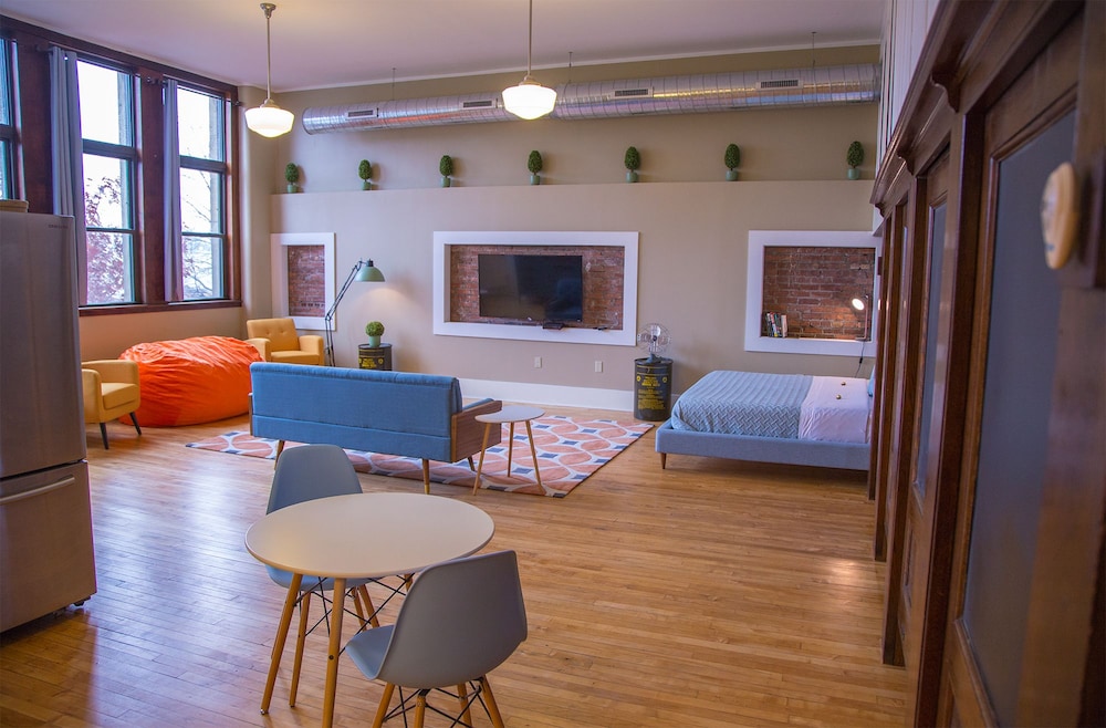 School 31 Lofts at Colors Studios - photo 43