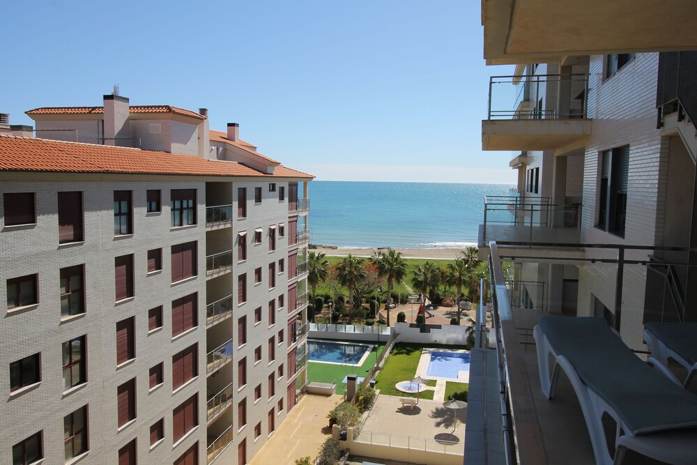 Apartamento en 1ª Linea de Playa en Oropesa del Mar Edificio Las Terrazas I Impresionante — 4-Star Luxury Hotel in Oropesa Del Mar, Spain