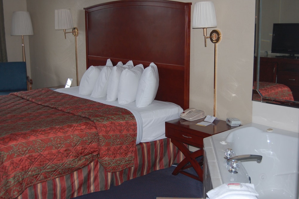 Days Inn by Wyndham Branson Near the Strip - photo 5