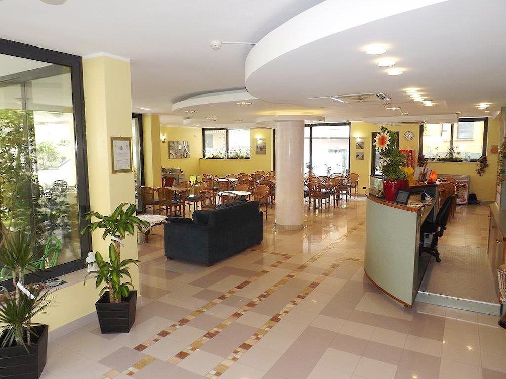 Hotel Villa Claudia - carbon neutral hotel in San Mauro A Mare