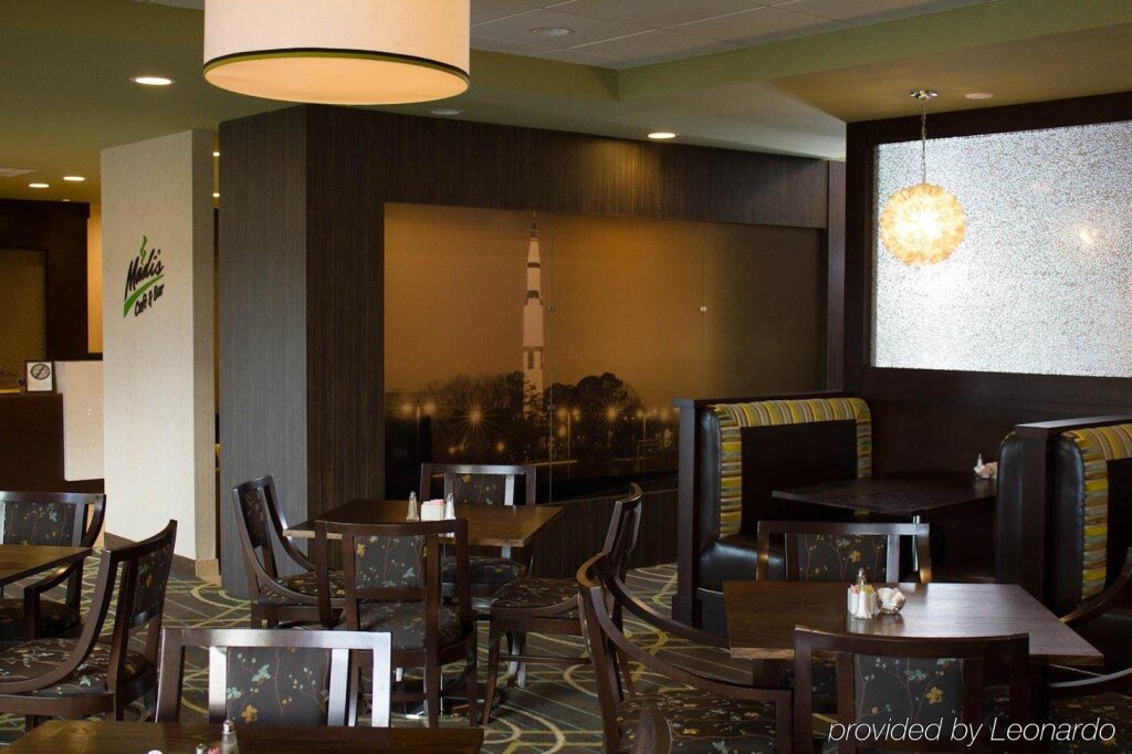 Wyndham Garden Huntsville Airport - photo 8