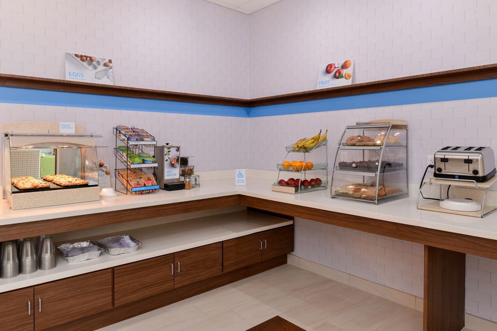 Holiday Inn Express & Suites St. Petersburg Madeira Beach by IHG - photo 53