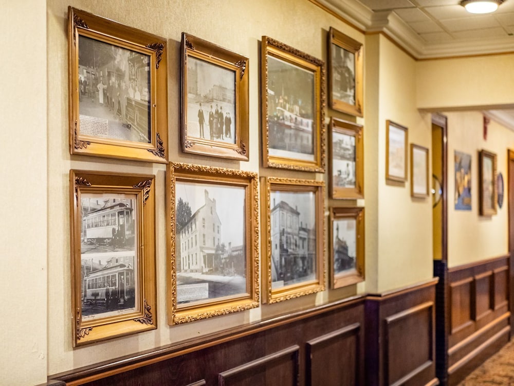 The Lafayette A grand Riverboat Era Hotel - photo 8