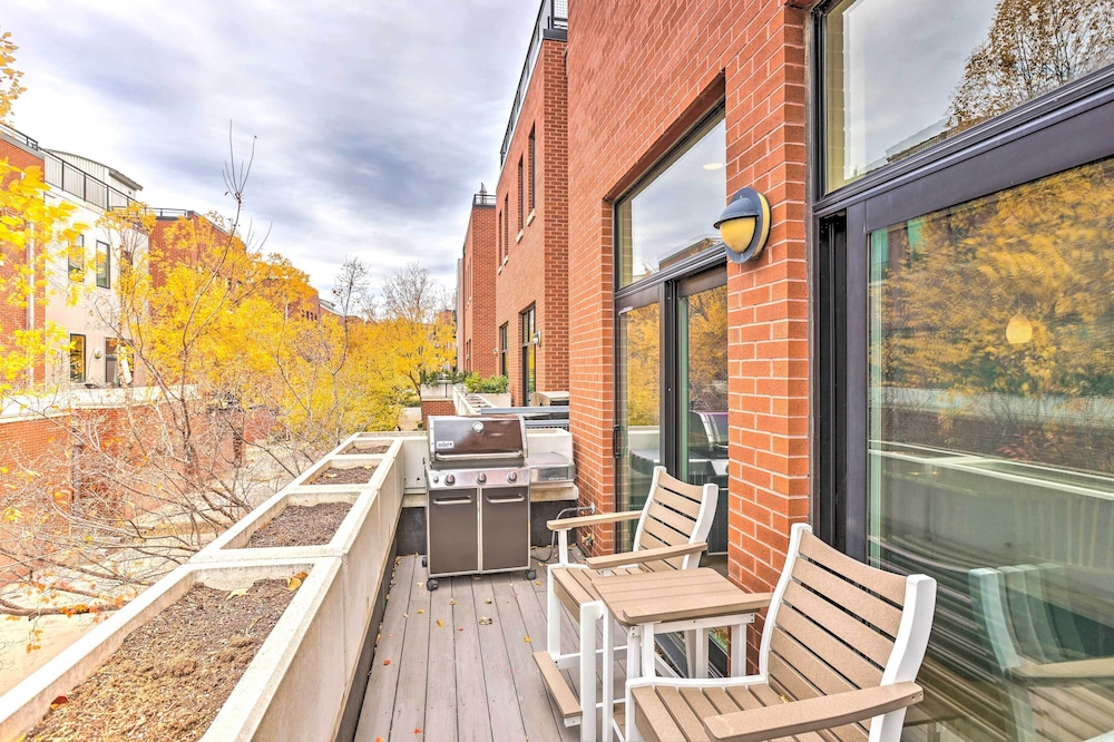 Downtown Condo with Rooftop Patio and City Views — 4-Star Luxury Hotel in Omaha, United States