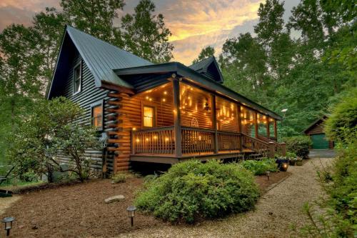 Blueberry Hill Relax in the Hot Tub or Roast Marshmallows by the Firepit in Blue Ridge, United States