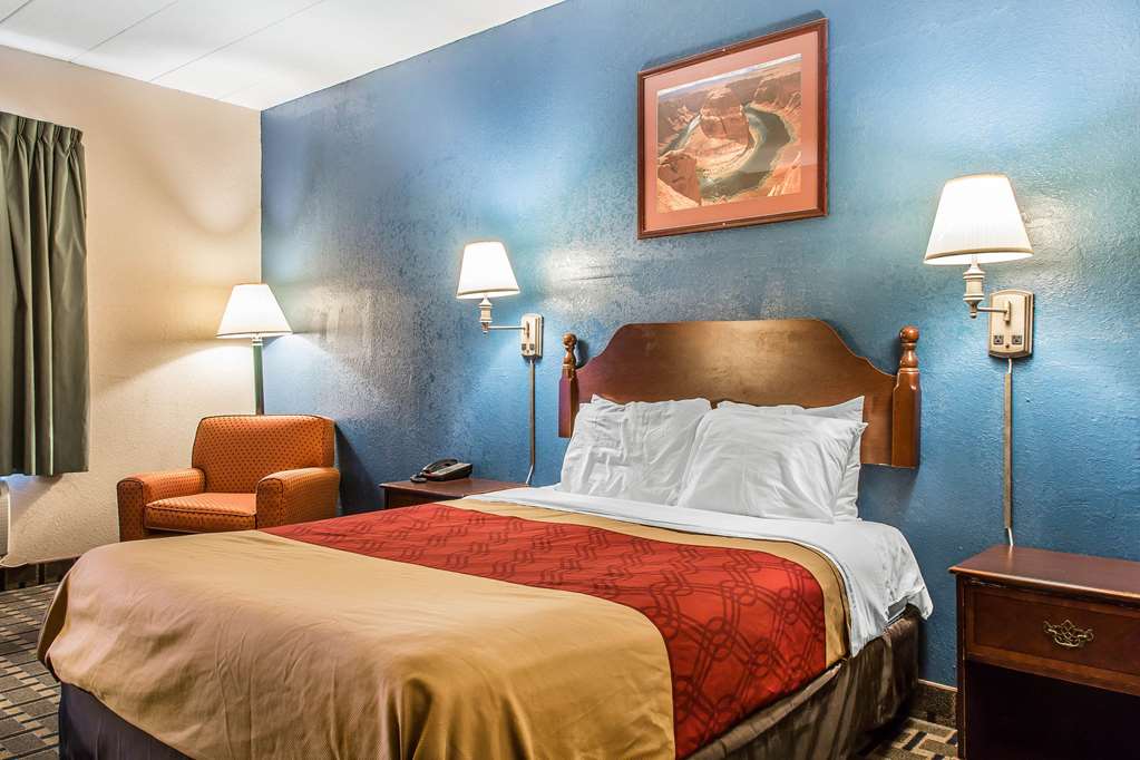 Econo Lodge Cranston Providence - photo 16