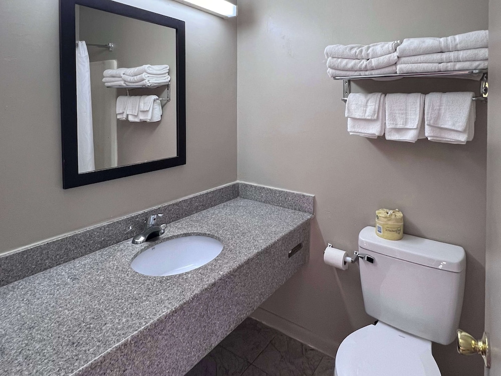 Rodeway Inn & Suites Hershey Chocolate Avenue - photo 43