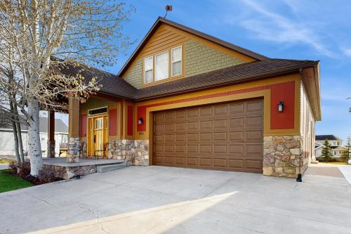 Bear Shore Retreat in Garden City, United States