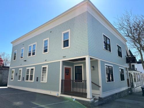Entire Modern 7 Unit 7 Bath Boutique Inn - featured photo