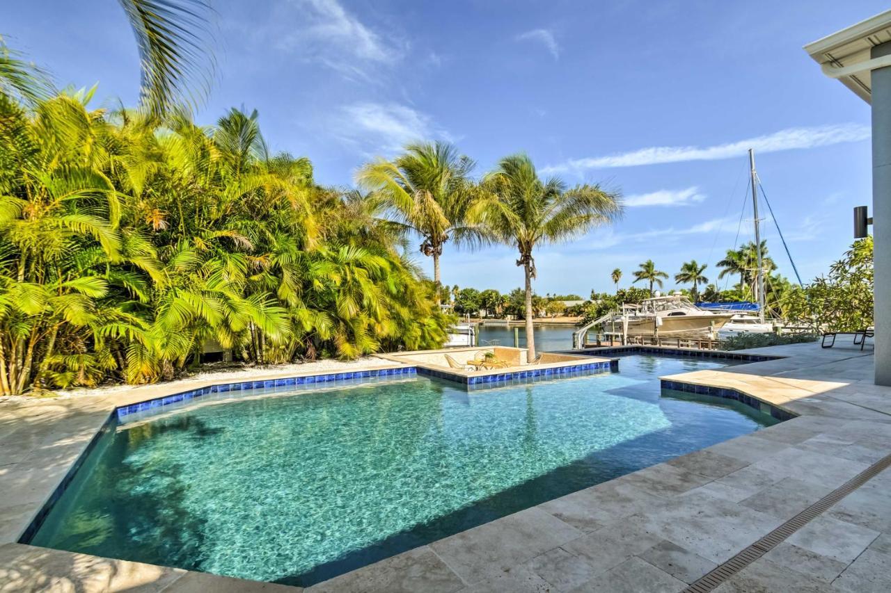 Expansive St Pete Beach Home Pool Walk to Beach — 4-Star Luxury Hotel in Saint Pete Beach, United States