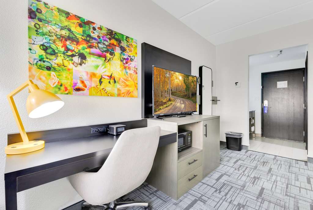 La Quinta Inn & Suites by Wyndham Jacksonville Mandarin - photo 37