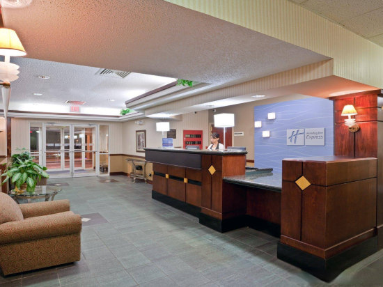 Days Inn by Wyndham Dodge City - photo 5