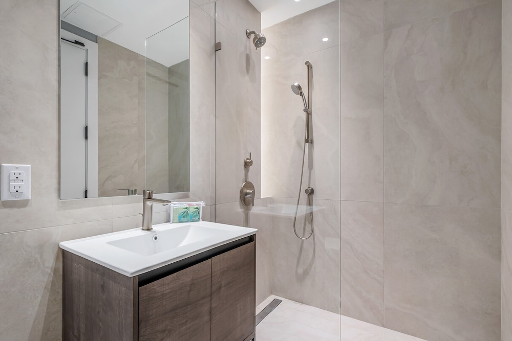 Global Luxury Suites at The Arches - photo 95