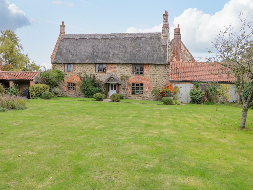 Manor Farm House — 4-Star Luxury Hotel in Norwich, United Kingdom