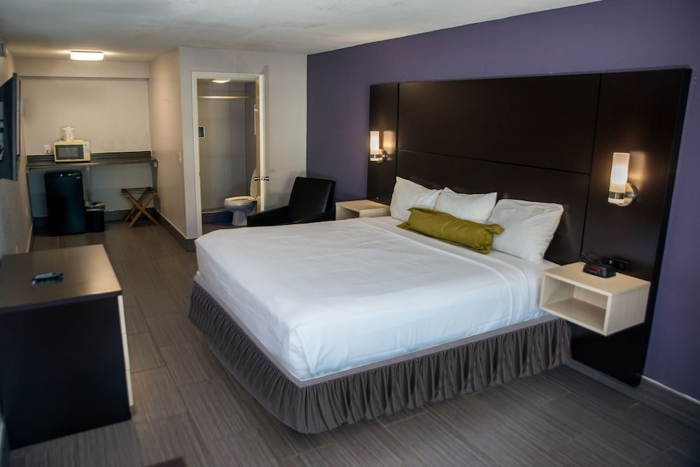 Atlantic Inn - carbon neutral hotel in Indialantic