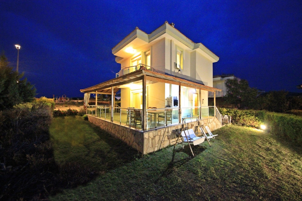 Poseidon Alacati Villa — 4-Star Luxury Hotel in Cesme, Turkey