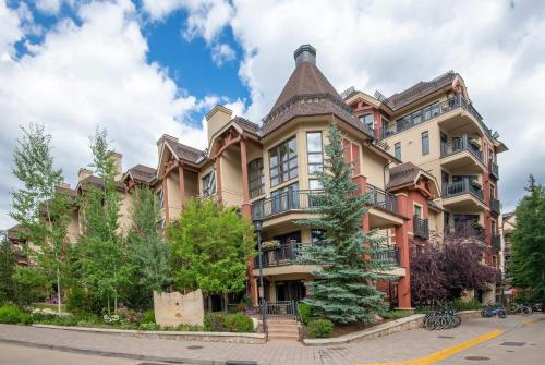 Lionsquare North Tower #402 Condo - photo 5