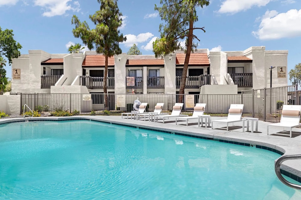 Landing Apartments Phoenix Maryvale Village — 4-Star Luxury Hotel in Phoenix, United States