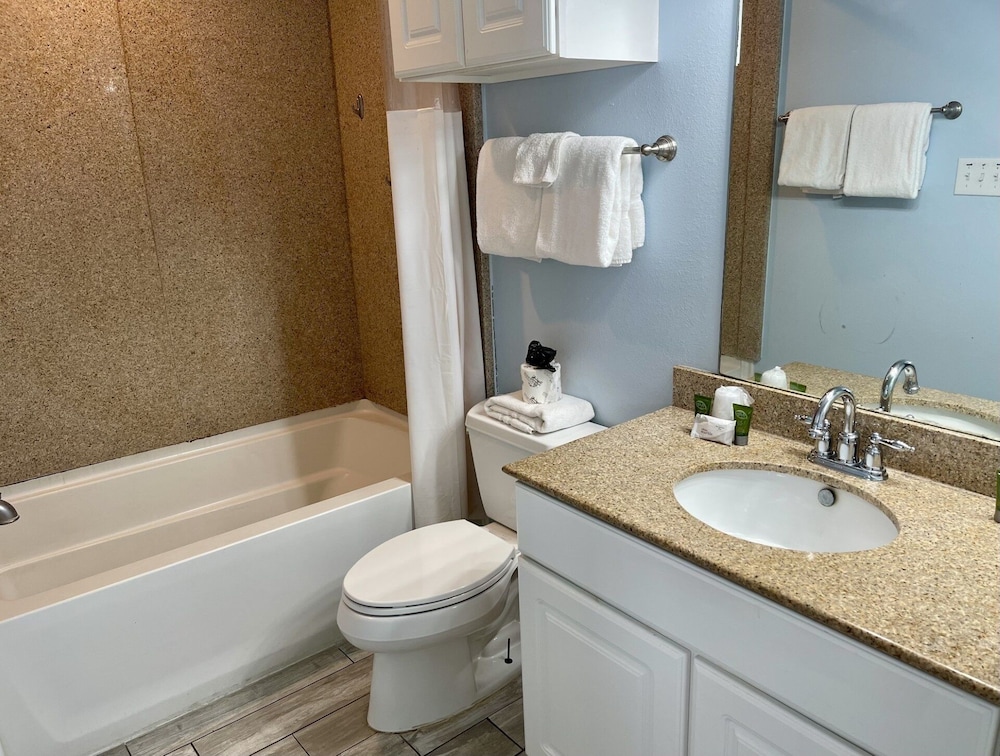 Beachgate Condo Suites And Hotel 511 512b 2 Bedroom Condo - photo 6