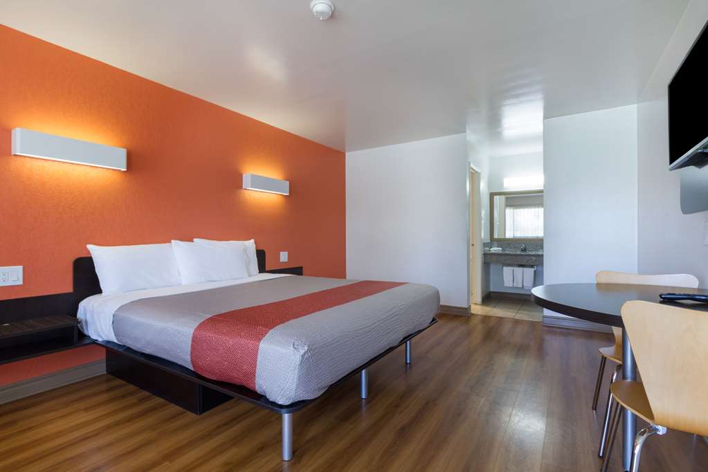 Motel 6 Claremont CA - photo 12