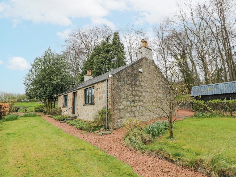 Beechgrove Cottage Pitmedden Gardens — 4-Star Luxury Hotel in Ellon, United Kingdom