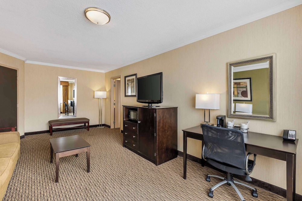 Hotel Watertown - photo 12