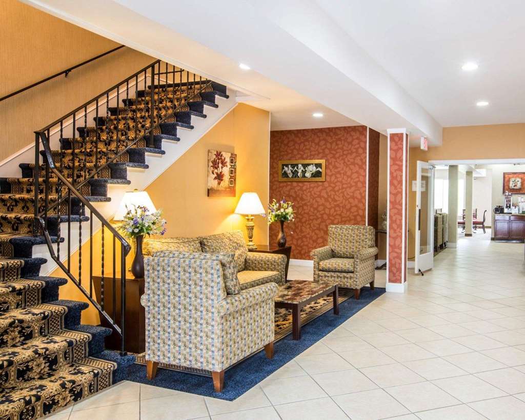 Econo Lodge Lake Region - photo 4