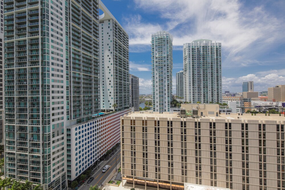 Icon Brickell Downtown W Miami Suites - photo 25