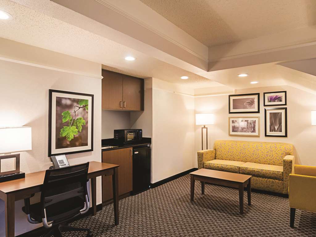 La Quinta Inn & Suites by Wyndham Denver Tech Center - photo 35