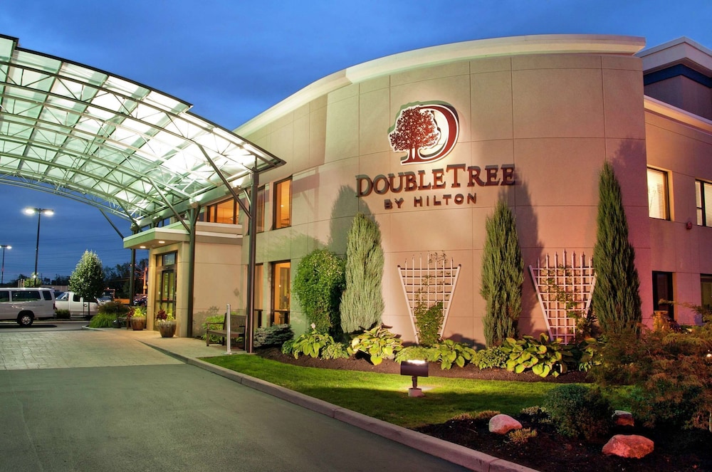 DoubleTree by Hilton Hotel Buffalo Amherst - photo 42