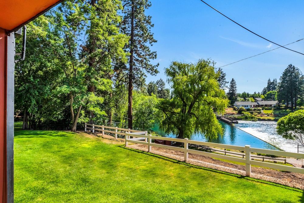 Bend Riverside Inn & Suites - photo 313