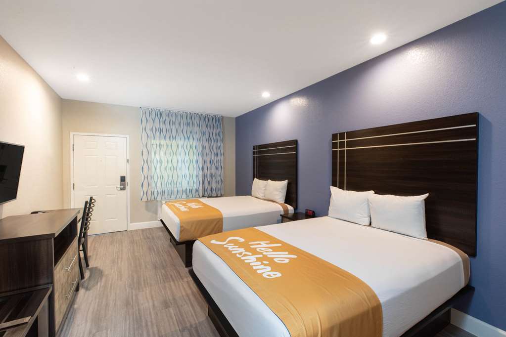 Days Inn & Suites by Wyndham La Porte - photo 12