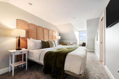 HostWise Stays The Alpine Family Friendly Great Area 3BR Home — 4-Star Luxury Hotel in Pittsburgh, United States